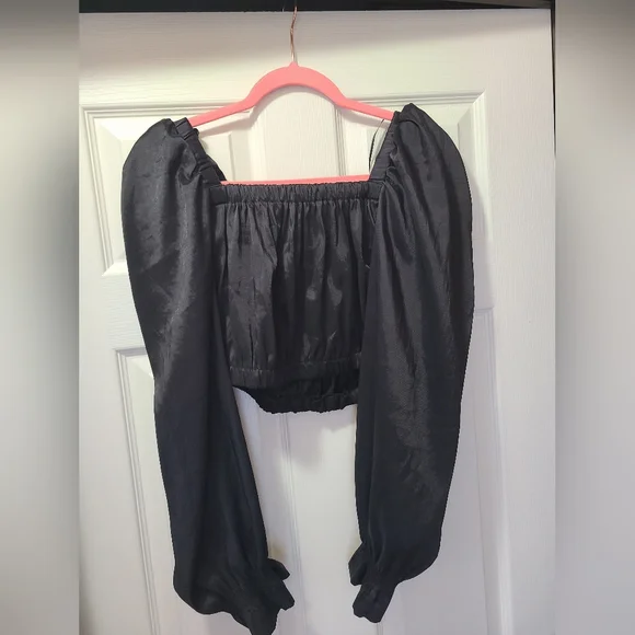 Elegant Black Puff Sleeve Crop Top - Picture 3 of 7